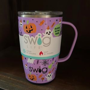 Halloween glow in the dark 18oz SWIG mug. NWT
